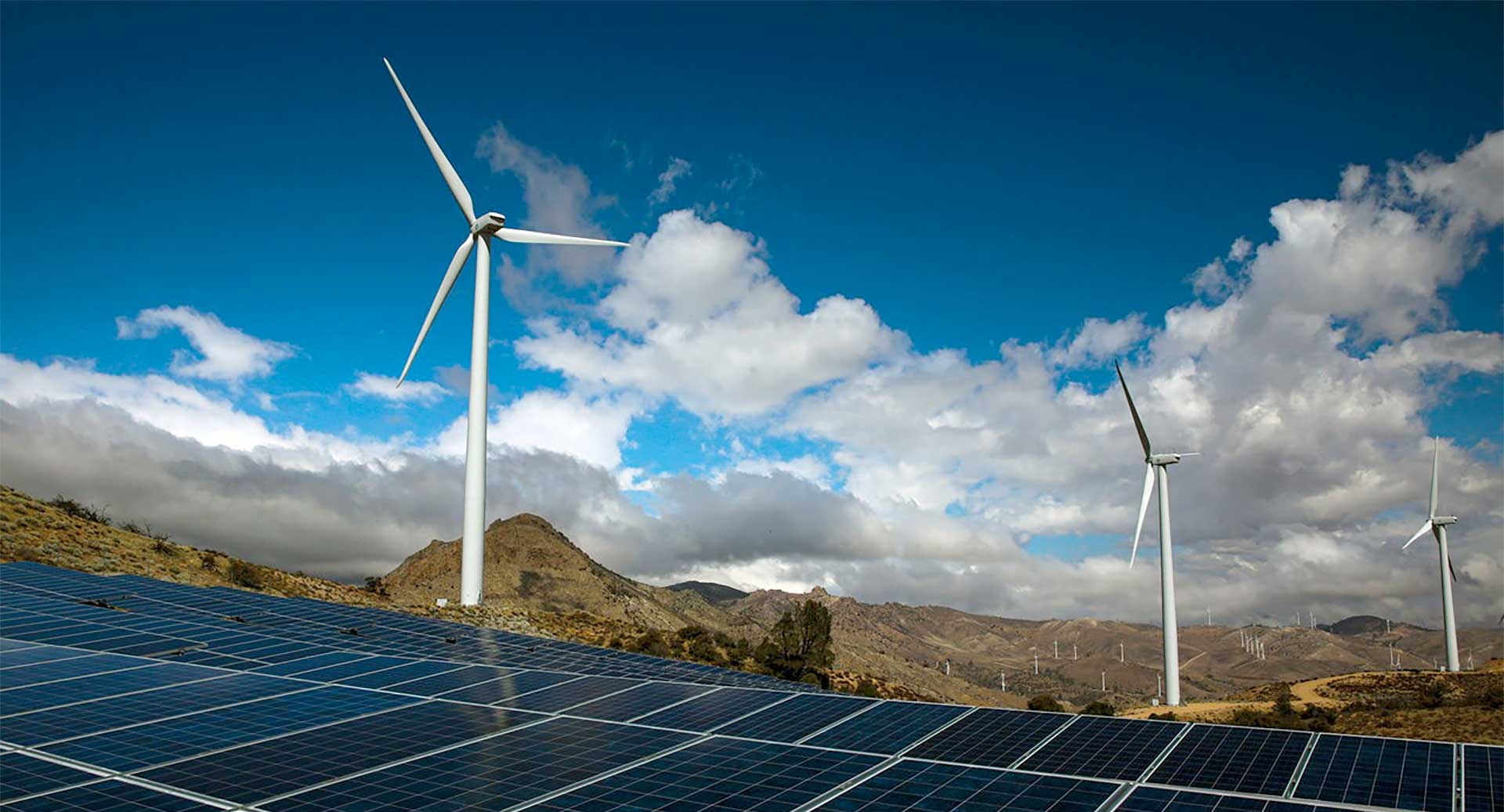 The Pine Tree Wind Farm and Solar Power Plant in California's Tehachapi Mountains.(Irfan Khan/TNS)