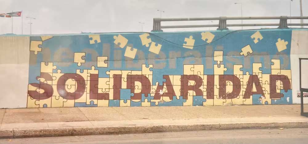 A mural in Havana, Cuba, promoting ‘solidarity’ over ‘neoliberalism.’ A. Kammas