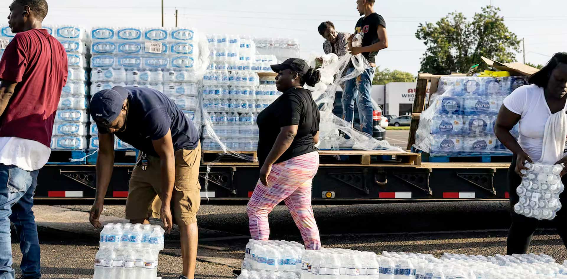 Volunteers distributed bottled water after Jackson, Mississippi’s water treatment plant failed during flooding in August 2022. Brad Vest/Getty Images