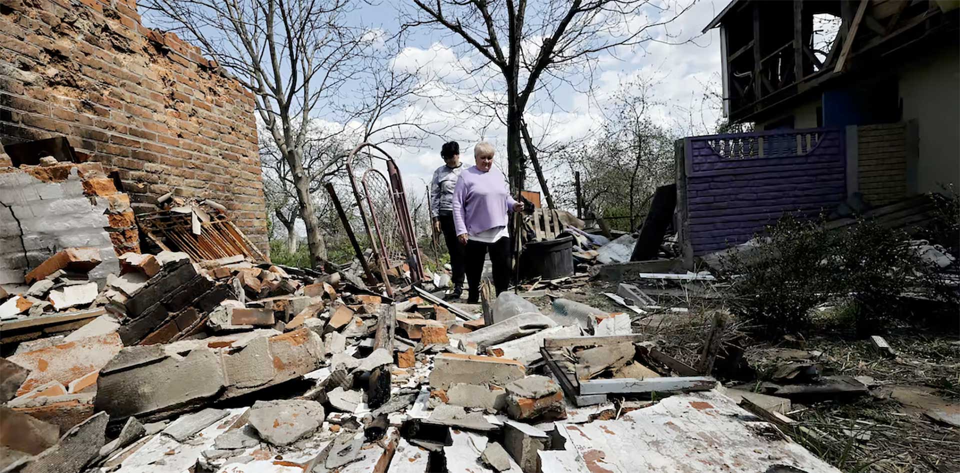 Residents in Poltava, Ukraine, survey the damage from a Russian attack. Dogukan Keskinkilic/Anadolu Agency via Getty Images