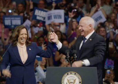 Kamala Harris and Tim Walz: The Political Power of the Smile