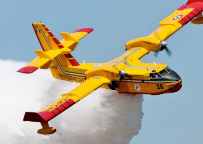 Firefighting Planes Are Dumping Ocean Water on the Los Angeles Fires