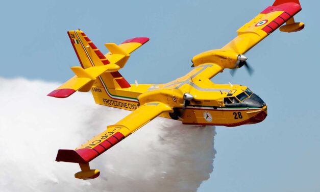 Firefighting Planes Are Dumping Ocean Water on the Los Angeles Fires